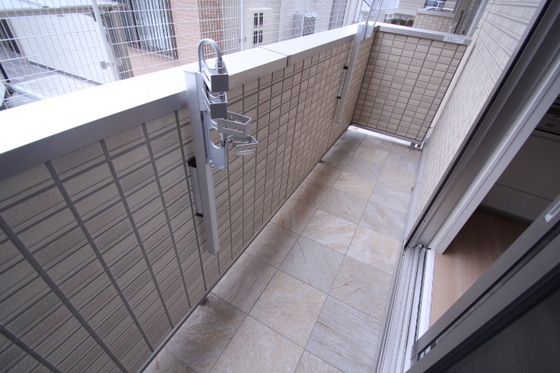 バルコニー　※掲載写真は同マンション別部屋参考写真となります。