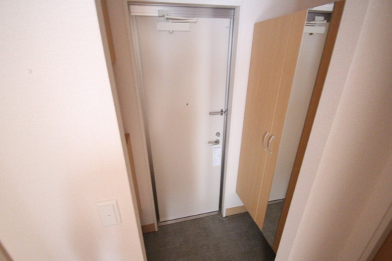 玄関　※掲載写真は同マンション別部屋参考写真となります。
