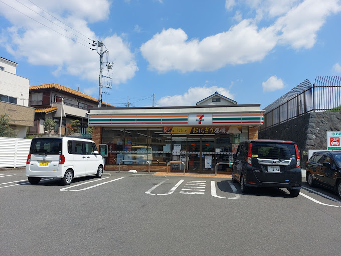 コンビニ　セブンイレブン 綾瀬大上3丁目店（コンビニ）まで445m