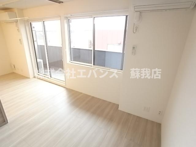 その他部屋・スペース　開放的な寝室です