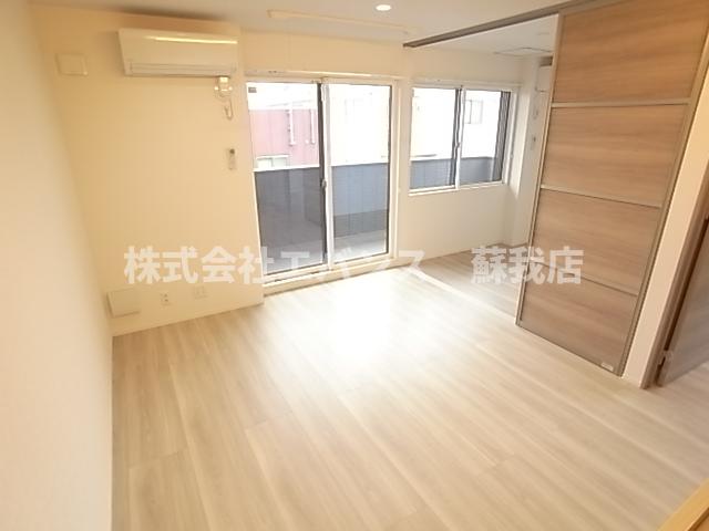 居室・リビング　こちらのリビングで趣味の時間をお楽しみください