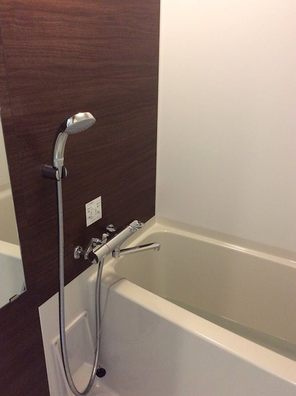 バス・シャワールーム　※別部屋参考画像