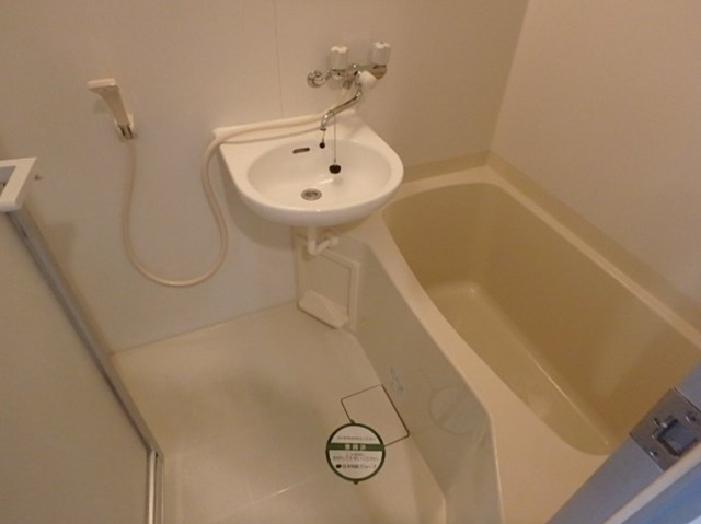 バス・シャワールーム　★☆バストイレがセパレートになっており清潔感がある水回り