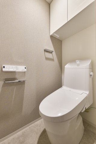 トイレ　落ち着いた色調のトイレです