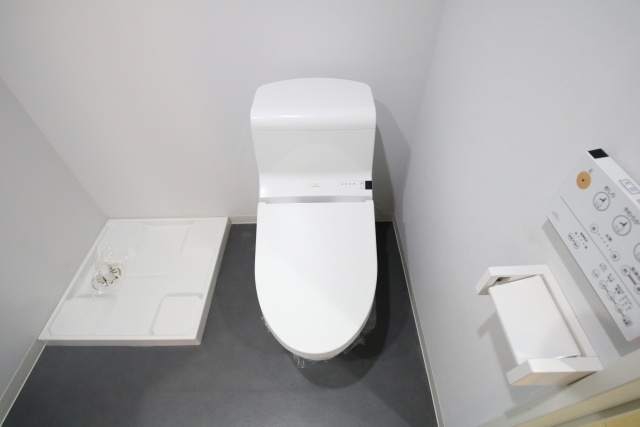 トイレ　※別室の参考写真の為、現況優先です。