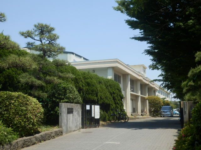 中学校　江陽中学校（中学校）まで689m