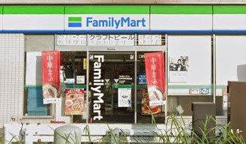 コンビニ　ファミリーマート 横浜吉野町駅前店（コンビニ）まで392m