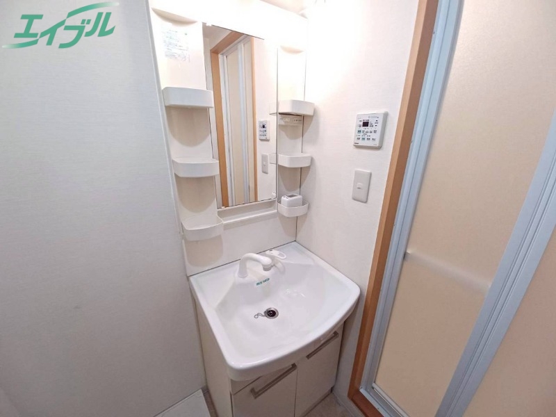 洗面設備　別部屋参考写真です。