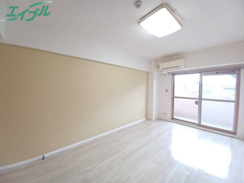 居室・リビング　別部屋参考写真です。