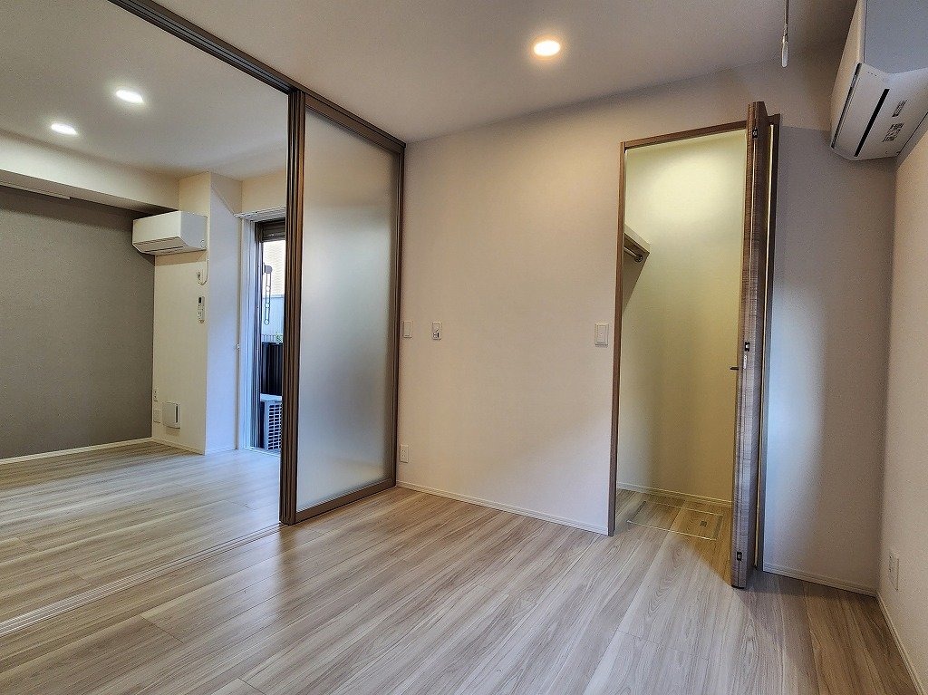 収納　バルコニー側寝室　ウォークインクローゼット付