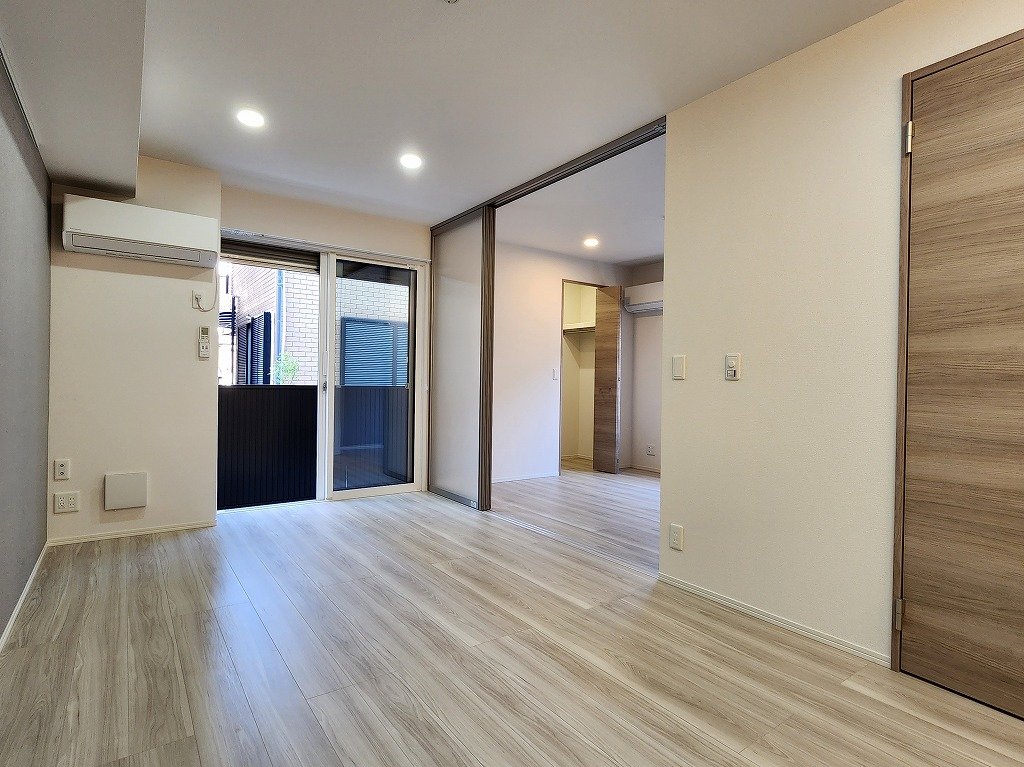 居室・リビング　ゆとりあるリビング　室内物干し・防犯センサーサッシ