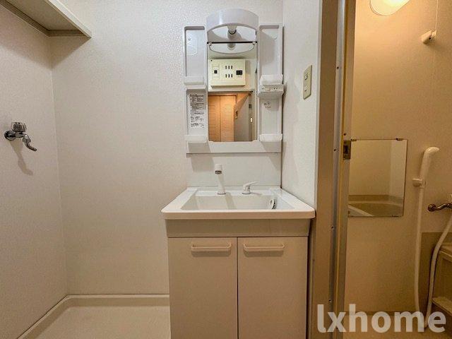 洗面設備　脱衣スペースもあります