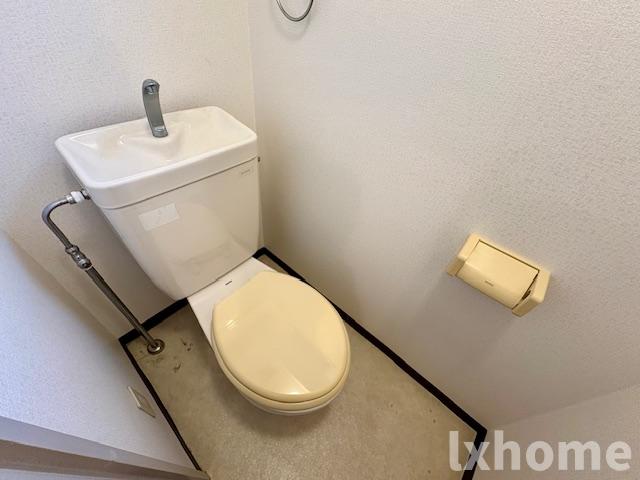 トイレ　落ち着いた色調のトイレです