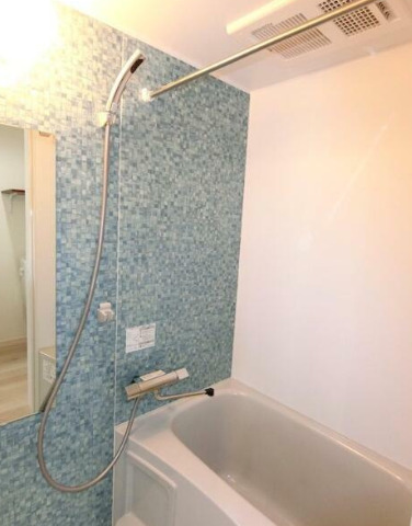 バス・シャワールーム　ＱＵＩＥＴ　ＣＲＡＢ　ＨＯＵＳＥ三ツ沢上町