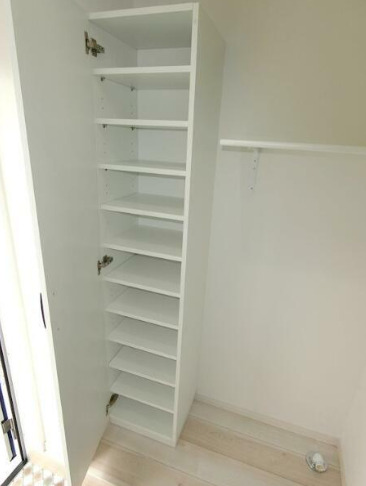 玄関　ＱＵＩＥＴ　ＣＲＡＢ　ＨＯＵＳＥ三ツ沢上町