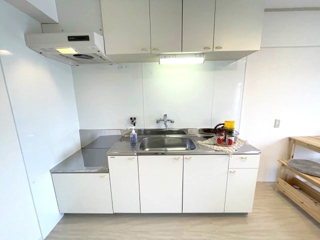 キッチン　イメージとして同建物他部屋を表示しています