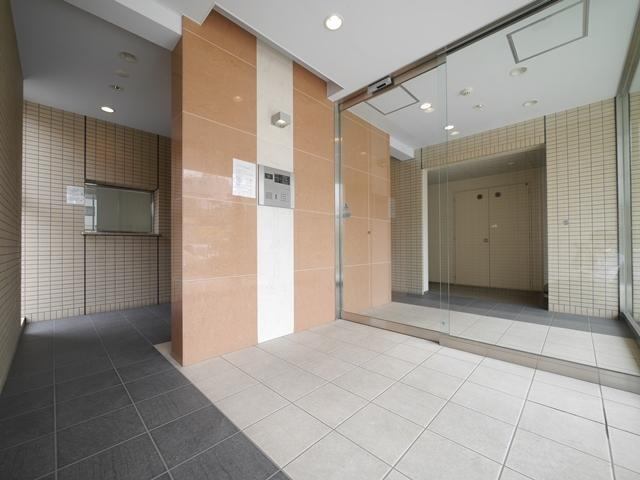 ロビー　エレベータ完備