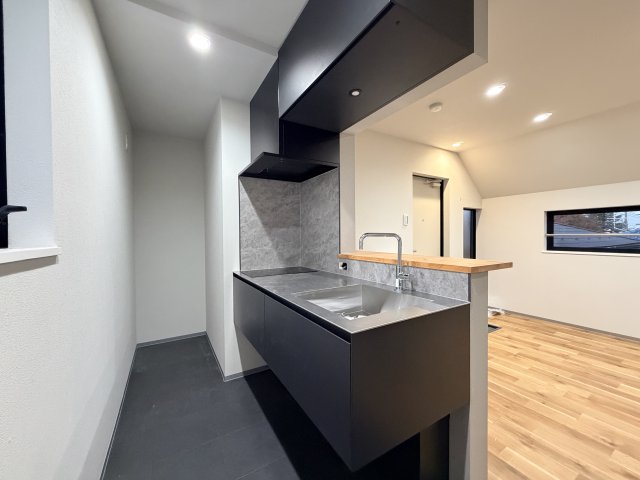 キッチン　対面システムキッチン※新築・工事中写真（2025年12月1日