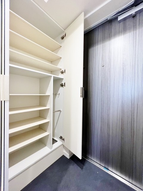 玄関　姿見（ミラー）付き大型シューズＢＯＸ・玄関