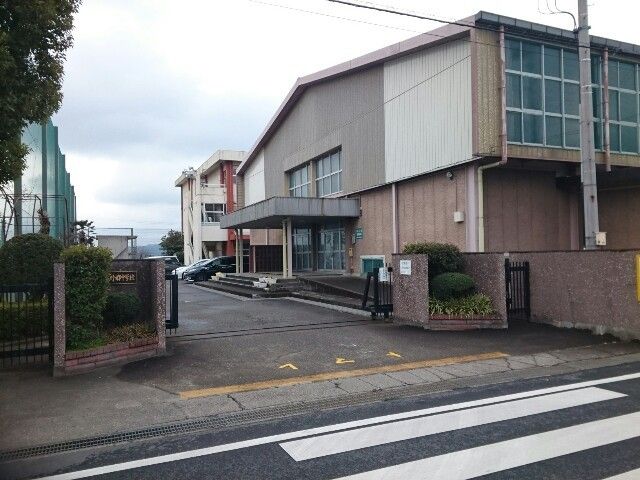 中学校　高崎市立長野郷中学校（中学校）まで950m