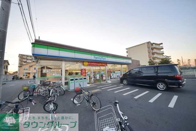 コンビニ　ファミリーマート東久留米所沢街道店（コンビニ）まで300m