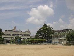 小学校　長堂小学校（小学校）まで303m