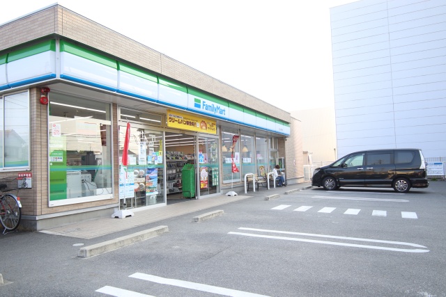 コンビニ　ファミリーマート　守山川村町店（コンビニ）まで200m