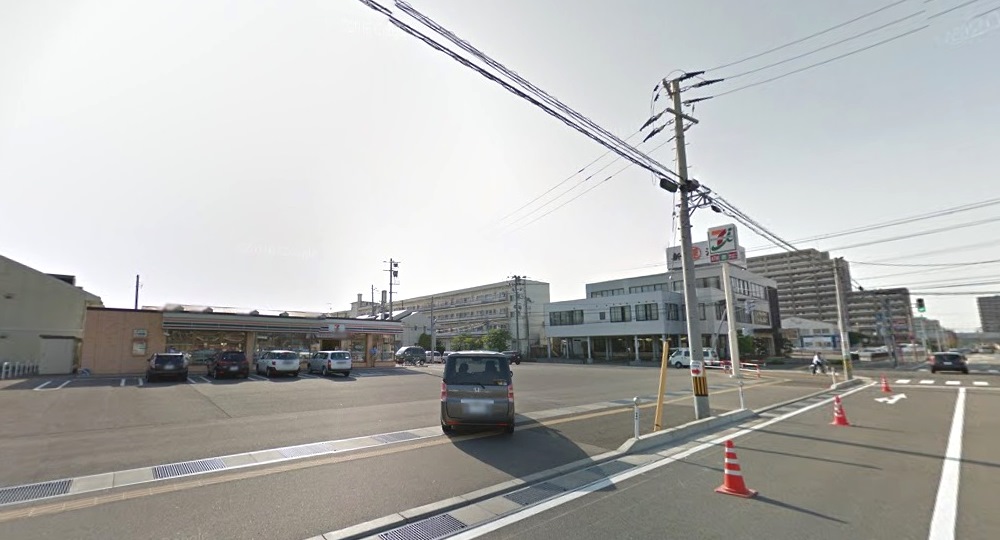 コンビニ　セブンイレブン新潟女池西店（コンビニ）まで373m