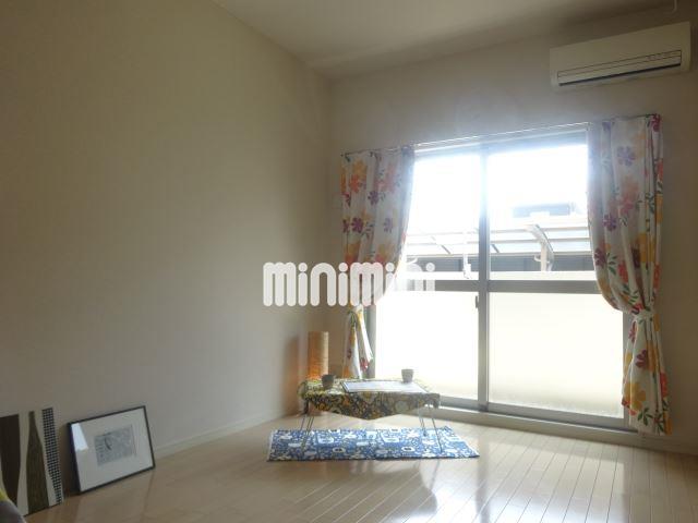 居室・リビング　エアコンがあるので１年を通して快適に過ごせますね！