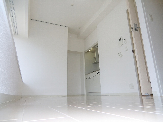 居室・リビング　広くて綺麗な洋室部分