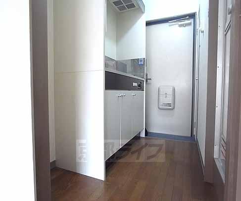 キッチン　洗濯機もキッチン横に置けますね