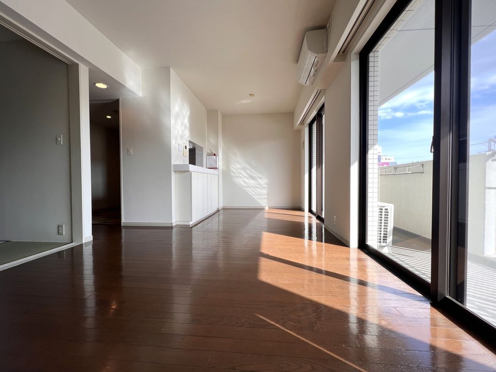 居室・リビング　リビングダイニング　約11.3帖。床暖房あり