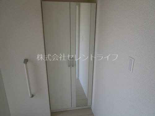 玄関　姿見鏡付シューズボックス
