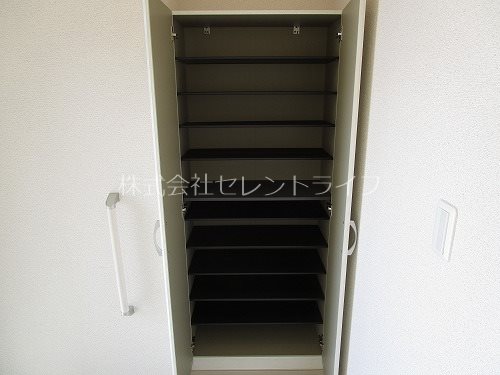 収納　大型シューズボックス内部