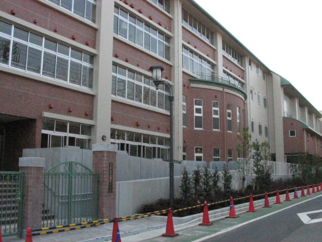 小学校　文京区立窪町小学校（小学校）まで412m