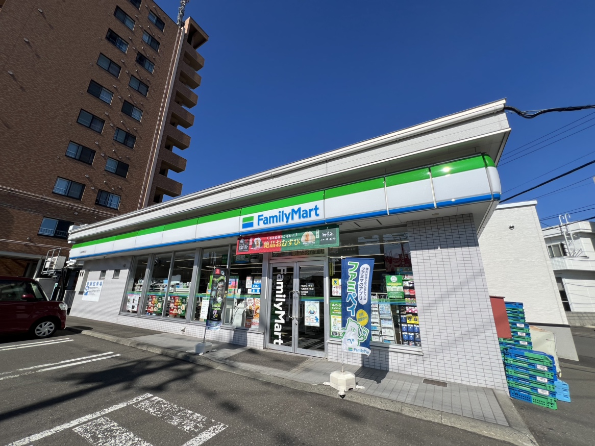 コンビニ　ファミリーマート札幌発寒3条店（コンビニ）まで255m