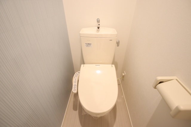 トイレ　※別室の参考写真の為、現況優先です。