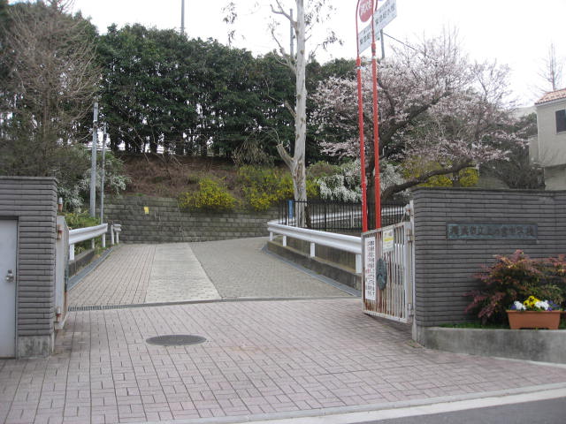 中学校　横浜市立上の宮中学校（中学校）まで1344m