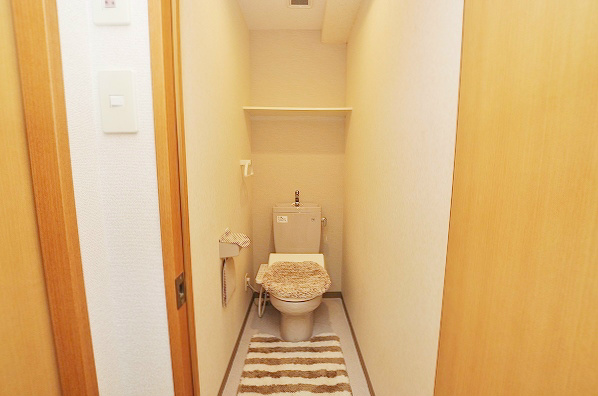 トイレ　温水洗浄便座