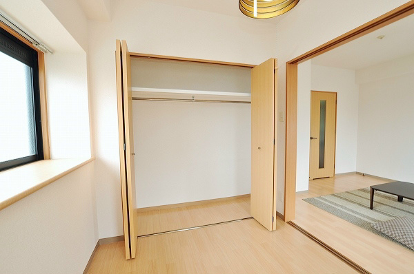 収納　5.5帖洋室クローゼット