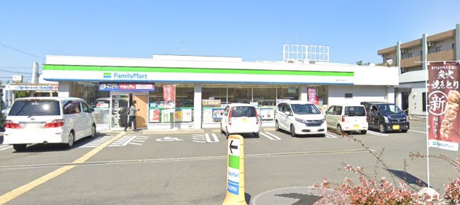 コンビニ　ファミリーマート 堺泉北竹城台店（コンビニ）まで652m