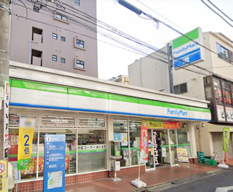 コンビニ　ファミリーマート（コンビニ）まで122m