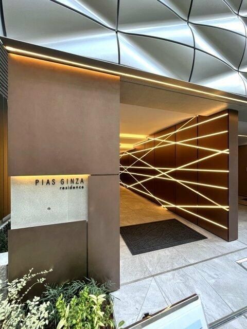 エントランス　落ち着いたエントランスです