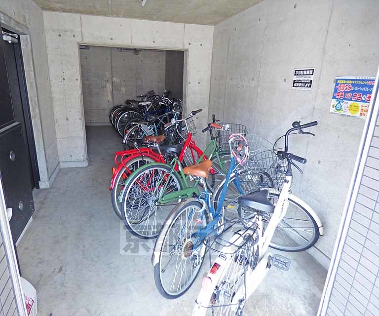 その他共有部分　駐輪場あります。