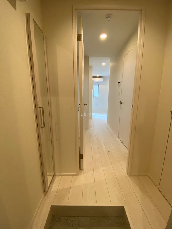 玄関　全て違うお部屋（同じ間取り）の写真です