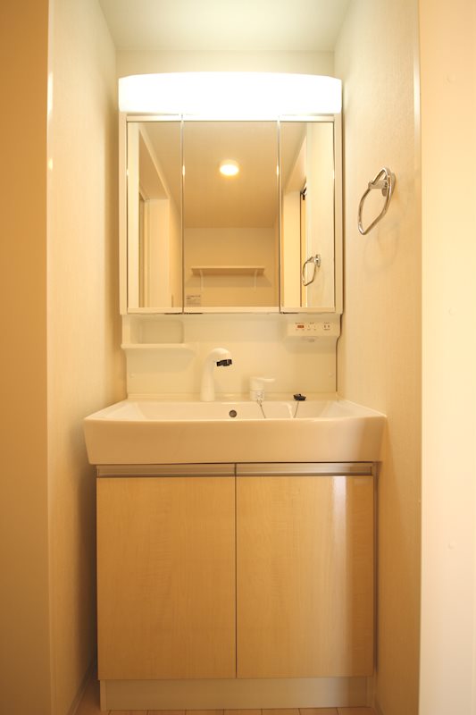 洗面設備　写真は同施工会社の類似物件のものです。