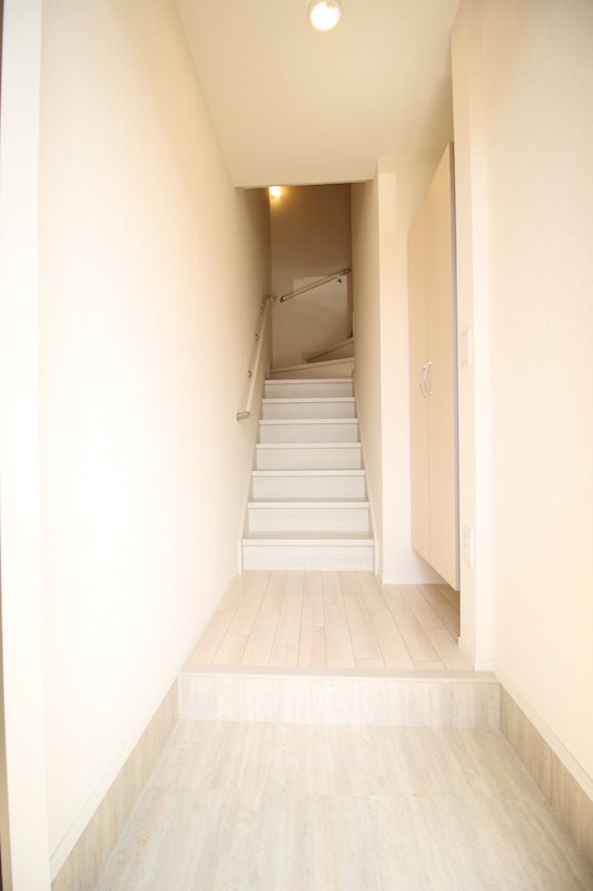 玄関　写真は同施工会社の類似物件のものです。