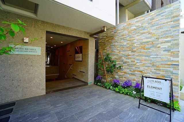 エントランス　建物の内部です