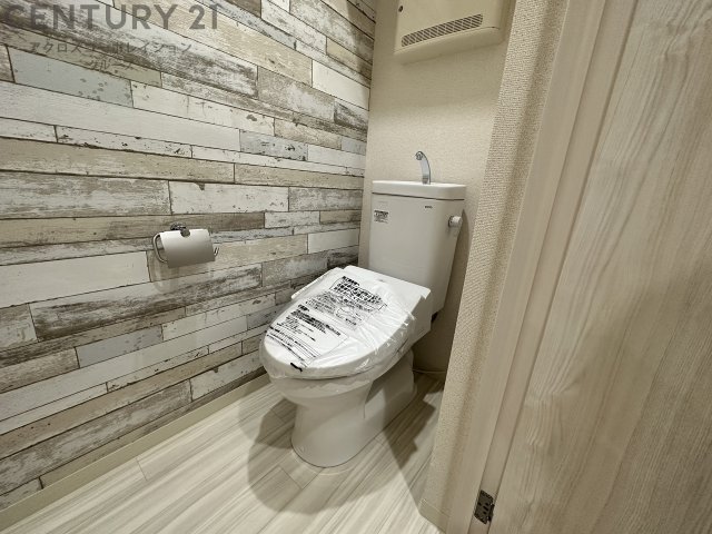 トイレ　温水洗浄便座付きです♪