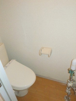 トイレ　弊社ではウォシュレットの取付もお手頃価格で承っております♪